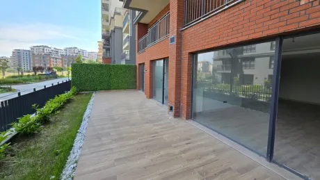 Large and spacious open terrace area with a city view.