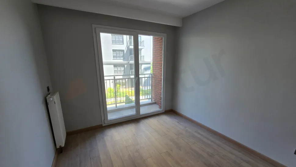 Spacious and bright bedroom image in Beylikdüzü.