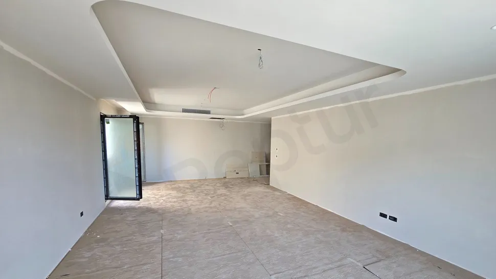 High-End 4+1 Family Apartment with an Independent Kitchen in Beşiktaş