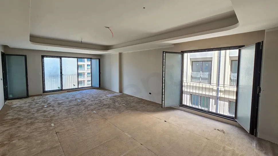 High-End 4+1 Family Apartment with an Independent Kitchen in Beşiktaş
