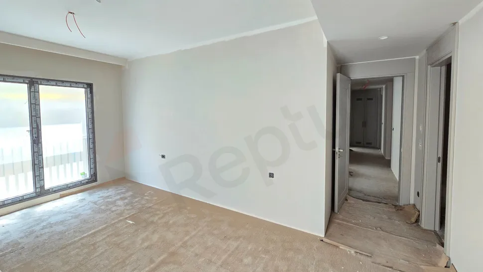 High-End 4+1 Family Apartment with an Independent Kitchen in Beşiktaş