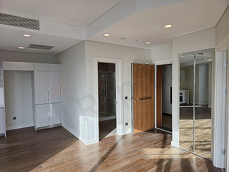 Entrance door and hall detail of a flat for sale in Sarıyer.