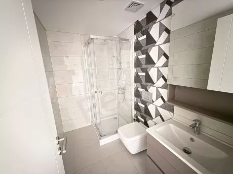 Modernly designed, spacious and stylish bathroom interior.