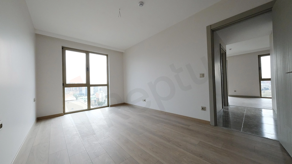 Bedroom of an unfurnished 2+1 apartment for sale in Zeytinburnu.
