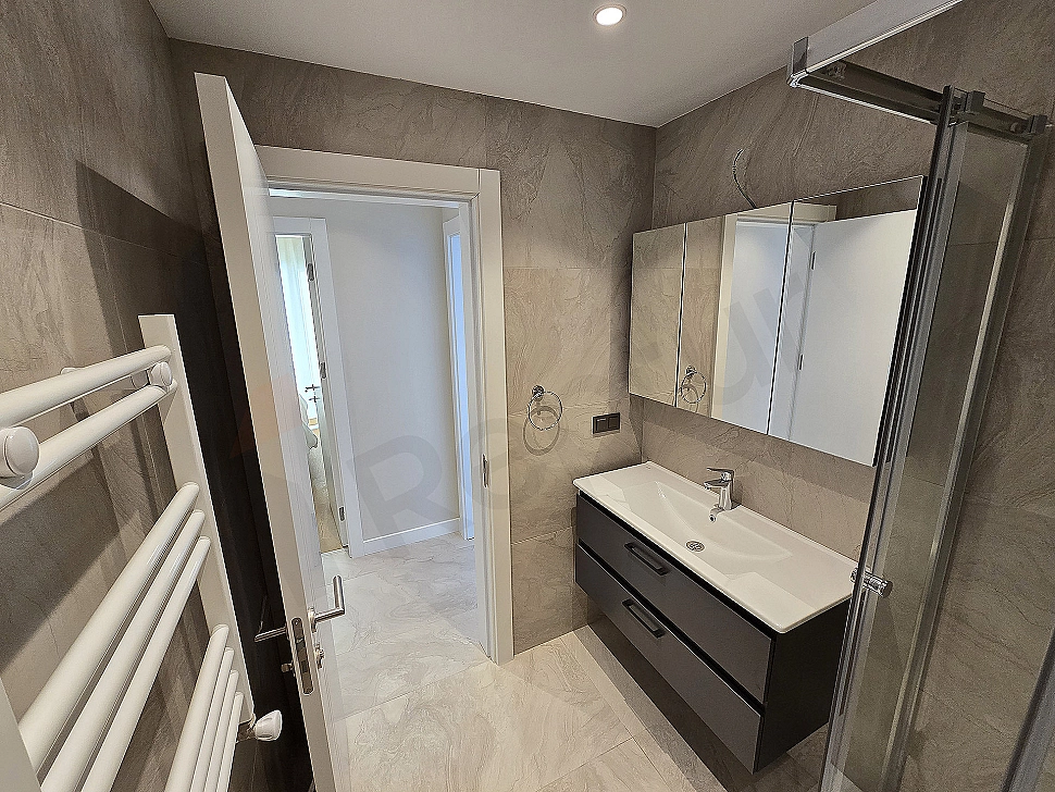 Image of a furnished bathroom.