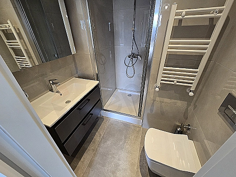Image of furnished bathroom.