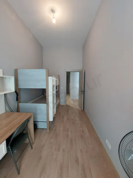View of a modern, spacious, and bright bedroom in Istanbul Beylikdüzü.
