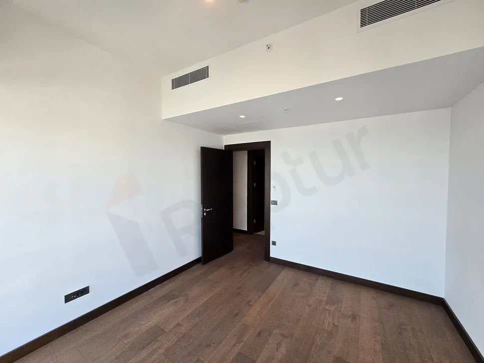 Spacious, bright and modern bedroom design with large windows.