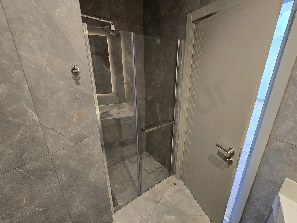 Modern and stylishly designed luxury residence bathroom with high-quality fixtures.