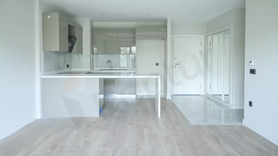 Modern Bahçelievler Istanbul Apartment with Indoor Pool & Gym