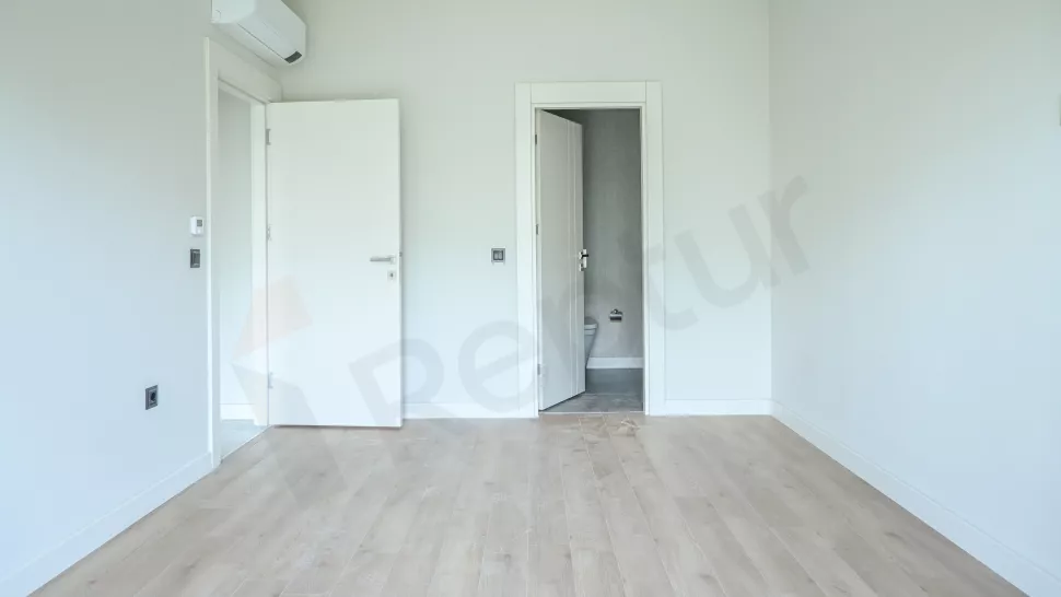 Modern Bahçelievler Istanbul Apartment with Indoor Pool & Gym