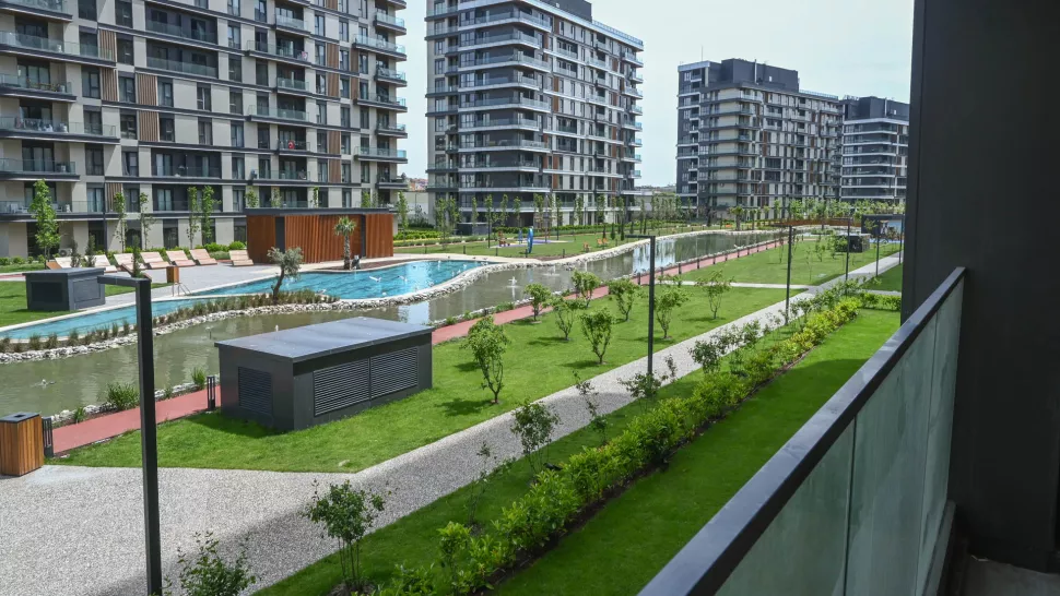 Modern Bahçelievler Apartment with Pool and Full Amenities