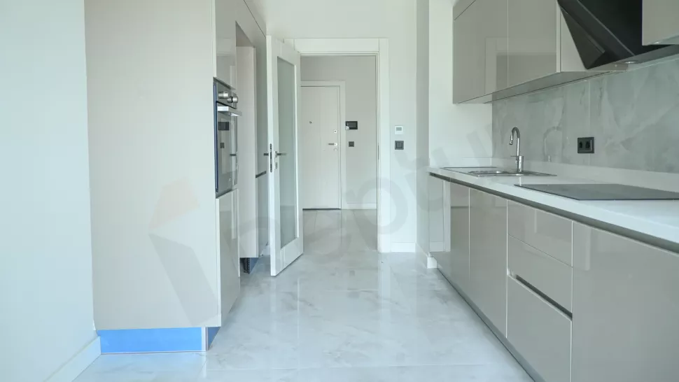 Modern Bahçelievler Apartment with Pool and Full Amenities