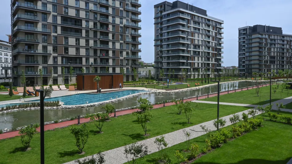 Modern Bahçelievler Apartment with Pool and Full Amenities