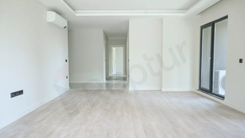 Luxury 180m2 Bahçelievler Apartment with Indoor Pool and Facilities