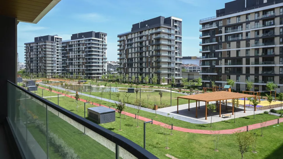 Luxury 180m2 Bahçelievler Apartment with Indoor Pool and Facilities