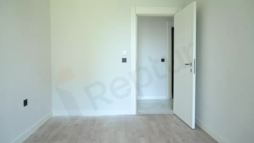 Luxury 180m2 Bahçelievler Apartment with Indoor Pool and Facilities