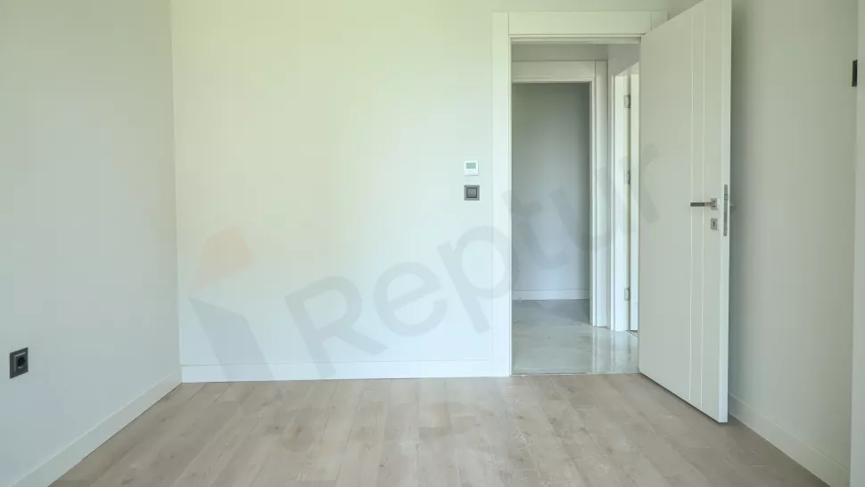 Luxury 180m2 Bahçelievler Apartment with Indoor Pool and Facilities