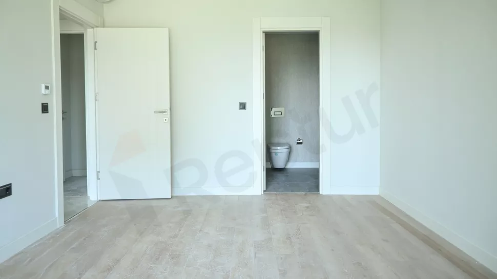 Luxury 180m2 Bahçelievler Apartment with Indoor Pool and Facilities