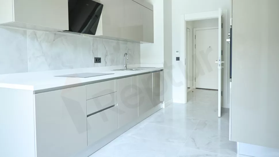 Luxury 180m2 Bahçelievler Apartment with Indoor Pool and Facilities