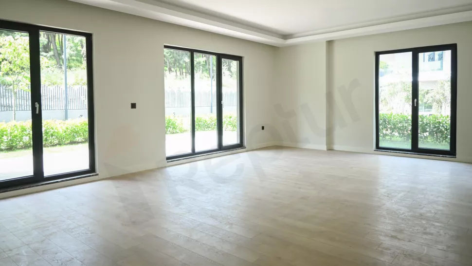 Luxury Bahcelievler Istanbul Apartment with Indoor Pool