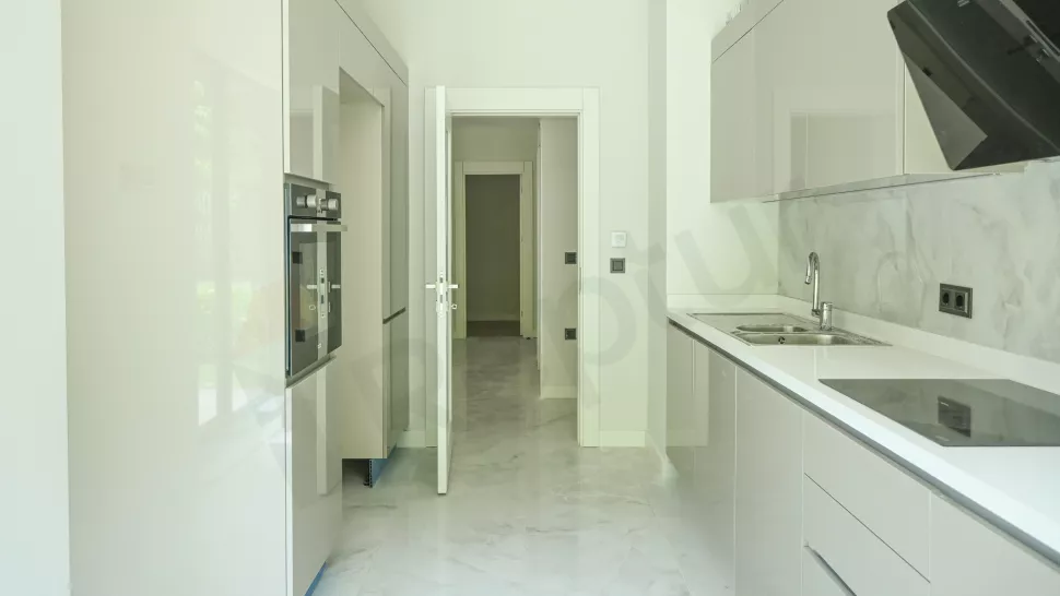 Luxury Bahcelievler Istanbul Apartment with Indoor Pool