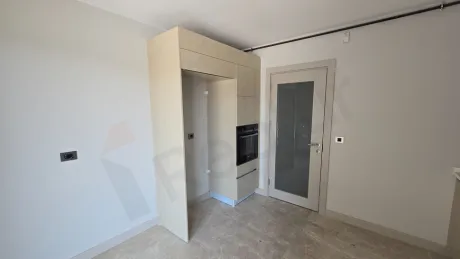 Modern and spacious kitchen area of a contemporary apartment in Beylikdüzü, Istanbul.