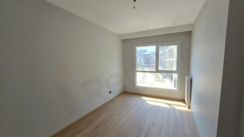 Interior view of a spacious and modernly designed bedroom in a new apartment in Beylikdüzü.