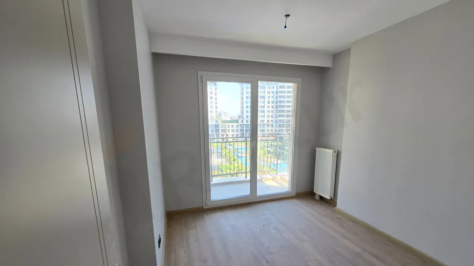 View of a modernly designed, spacious, and bright bedroom in Beylikdüzü, Istanbul.
