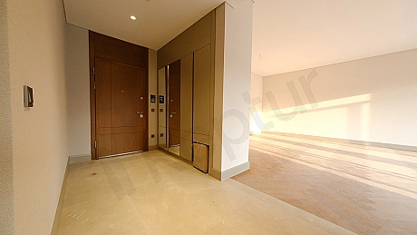 Entrance door of 3+1 flat for sale in Eyüpsultan, Istanbul.