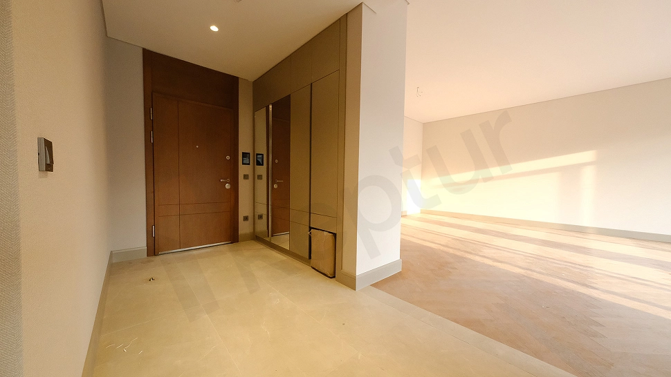 Entrance door of 3+1 flat for sale in Eyüpsultan, Istanbul.