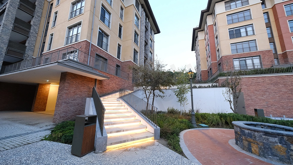 Image of a spacious apartment with a garden.
