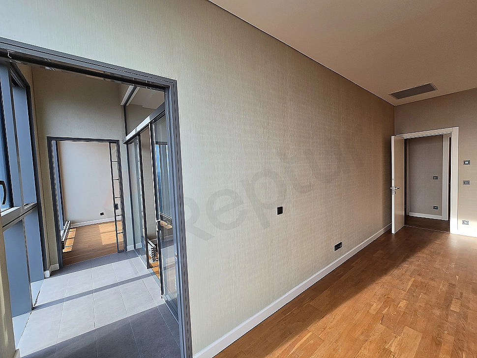 Modern bedroom interior: large bed, nightstands, lamps, and stylish decorative details.