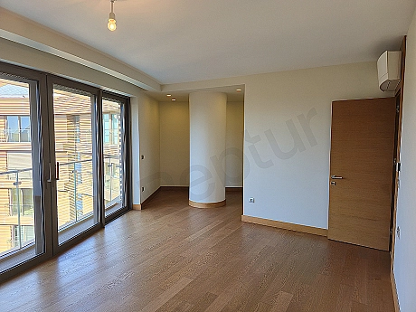 Modern bedroom design with stylish nightstands, lamps, and large window