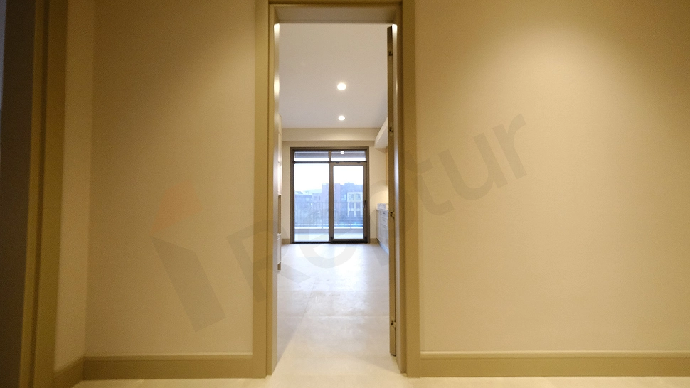 Image of a bright and spacious corridor.