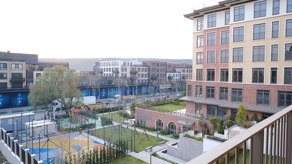 Image of a spacious and well-maintained garden.