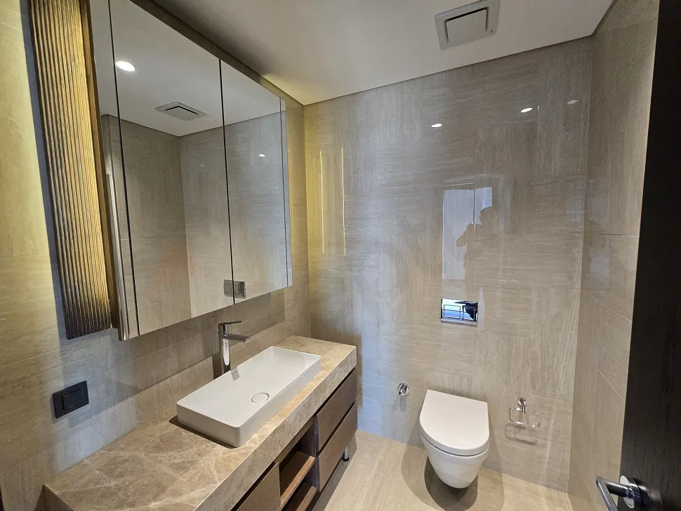 Spacious residence bathroom with modern design and high-quality ceramics.