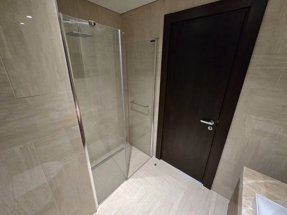 Stylish and modernly designed, spacious apartment bathroom.
