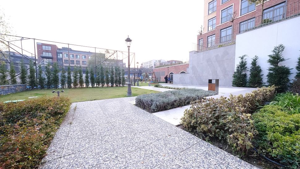 Image of a penthouse with a large garden.