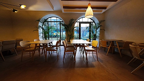 Cafe-Restaurant image.