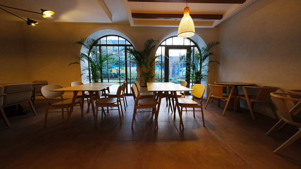 Cafe-Restaurant image.