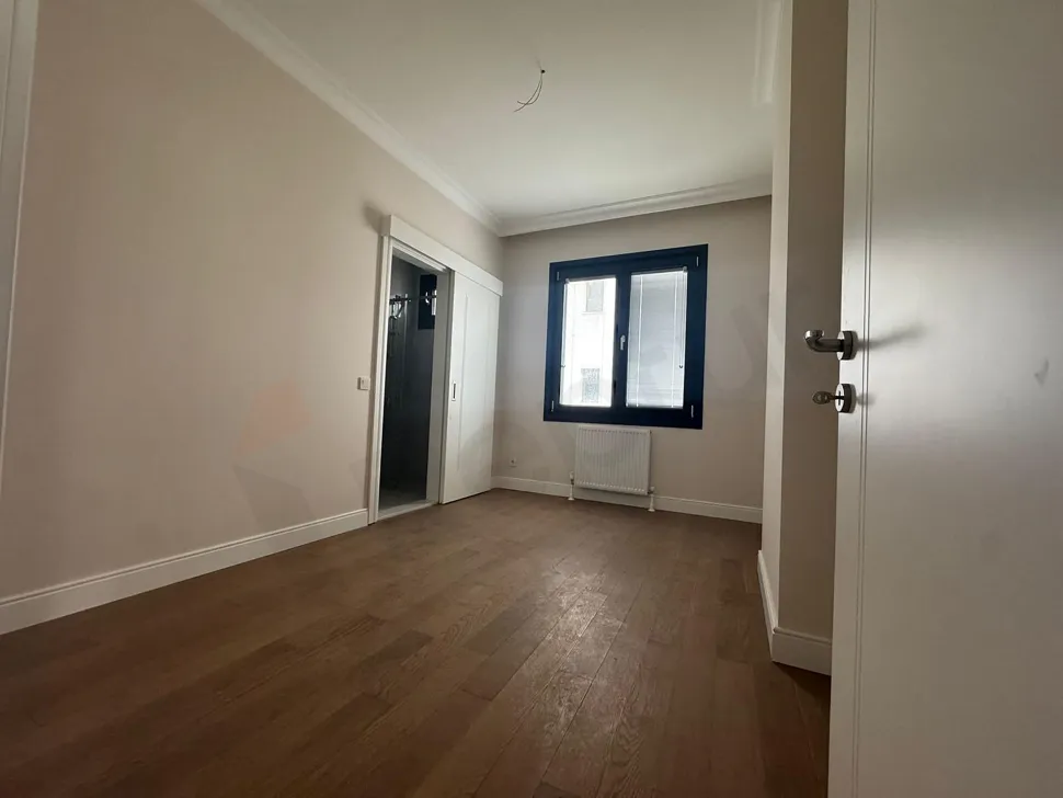 Interior view of a modern and spacious bedroom in an apartment.
