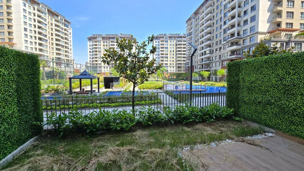 Landscaped green garden area and walking track of a luxury residential project in Beylikdüzü.