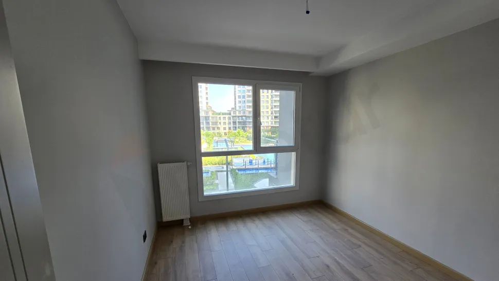 Modern and spacious bedroom image located in Beylikdüzü.
