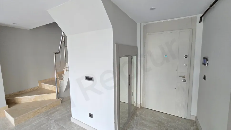 Modern design staircase structure located inside a duplex apartment in Beylikdüzü.