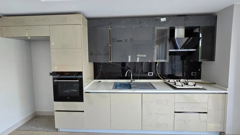 Modern and spacious kitchen area design