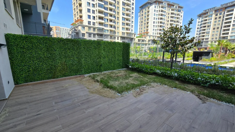 Spacious and modern open terrace area of a duplex apartment.