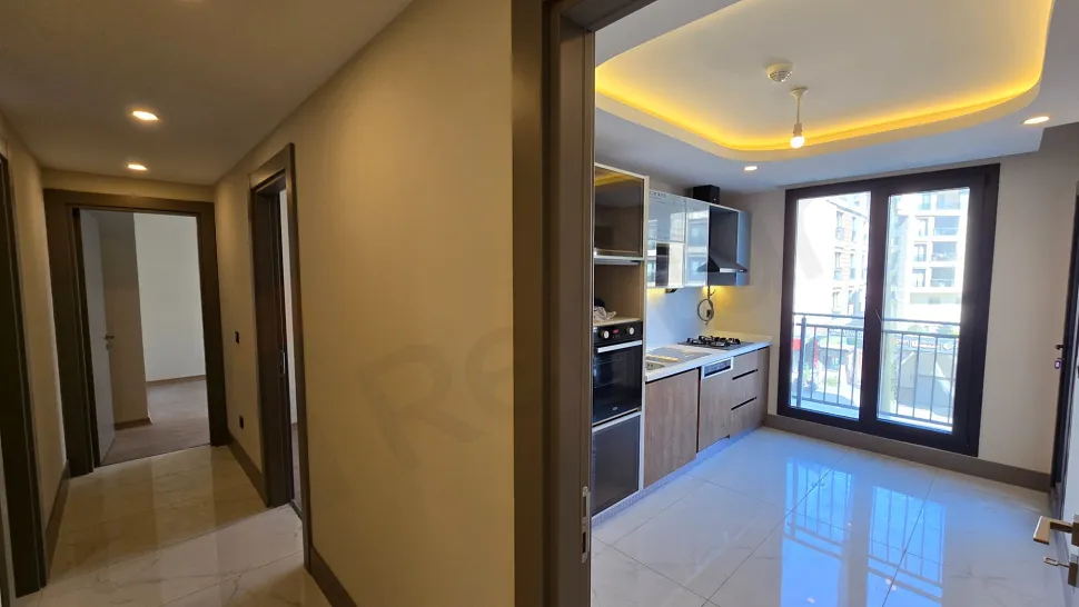 Modern 2+1 on 5th Floor with Enclosed Kitchen | Beylikdüzü