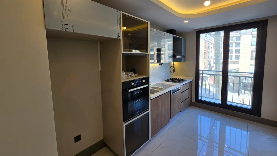 Modern 2+1 on 5th Floor with Enclosed Kitchen | Beylikdüzü