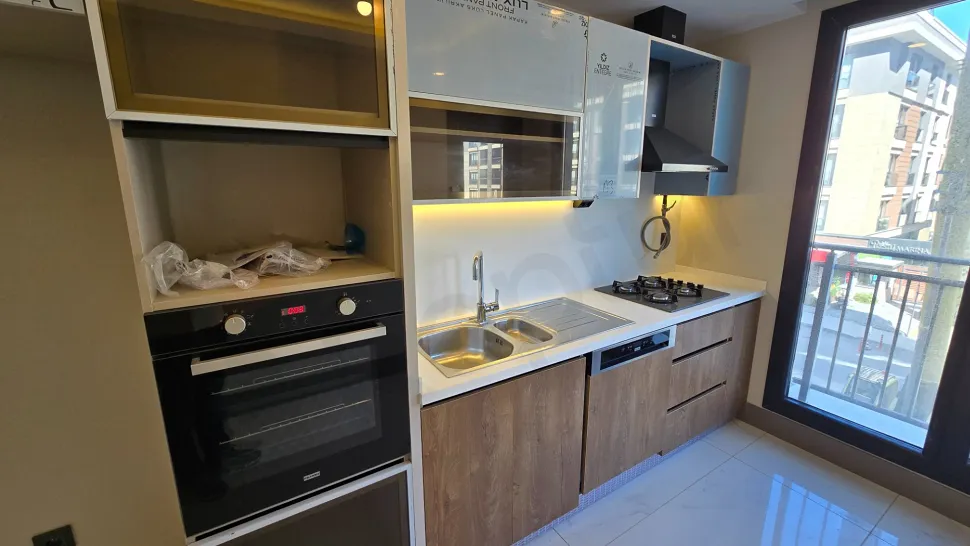 Modern 2+1 on 5th Floor with Enclosed Kitchen | Beylikdüzü